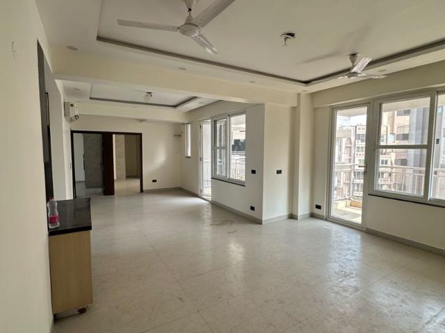 Rental | 3.5 BHK + Extra Room 2100 Sq.Ft. Apartment in Ram Shanti Apartment