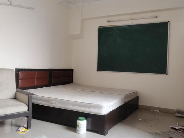 Rental | 3.5 BHK + Extra Room 2200 Sq.Ft. Apartment in Vasant Kunj