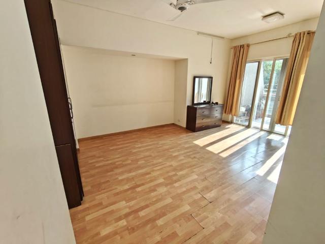 Rental | 3.5 BHK + Extra Room 2300 Sq.Ft. Apartment in Waterfront Condominiums