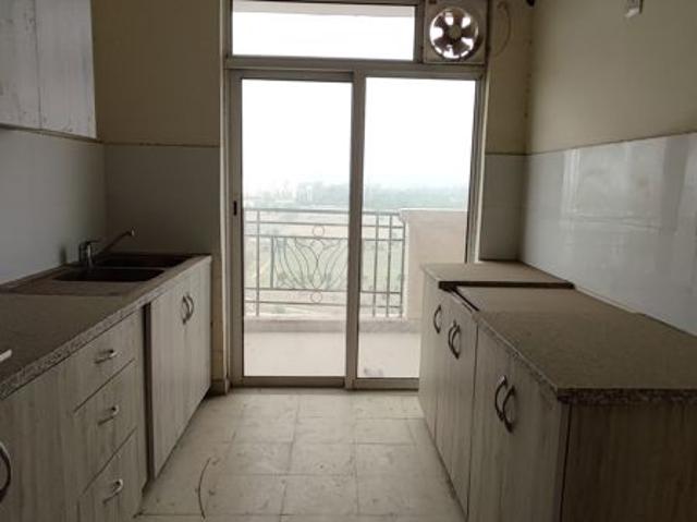 Rental | 3.5 BHK + Pooja Room,Servant Room 1940 Sq.Ft. Apartment in DLF Express Greens