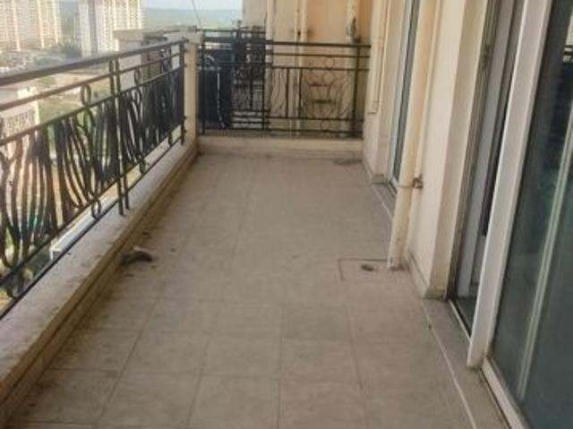 Rental | 3.5 BHK + Pooja Room,Servant Room 1950 Sq.Ft. Apartment in DLF Express Greens