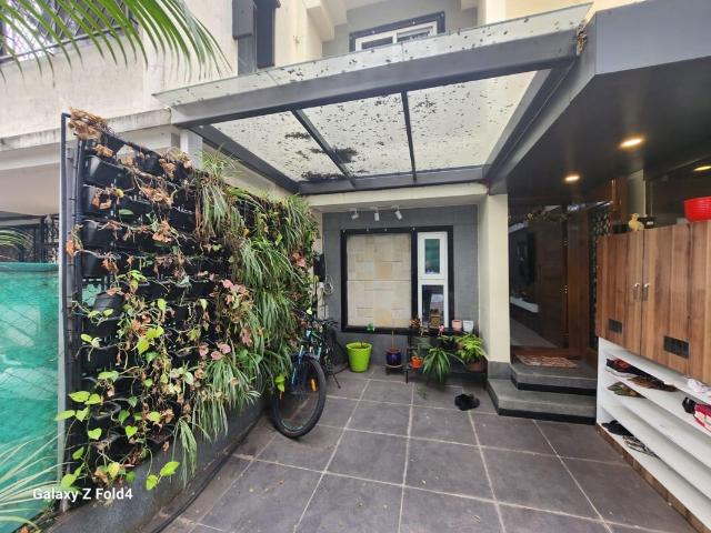 Rental | 3.5 BHK + Pooja Room,Servant Room 2200 Sq.Ft. Villa in Clover Court