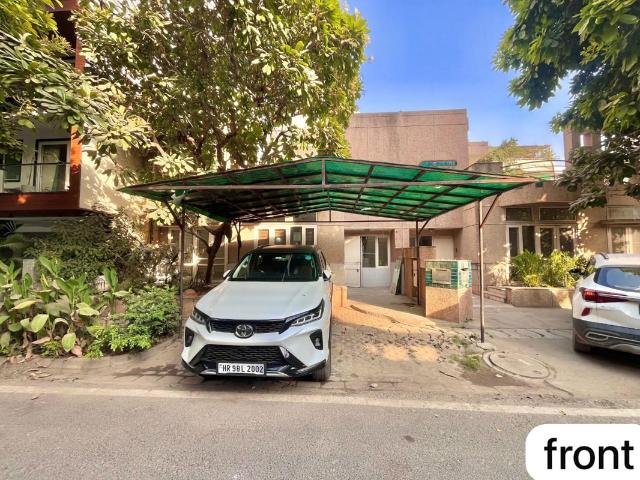 Rental | 3.5 BHK + Pooja Room,Servant Room,Study Room,Extra Room 2100 Sq.Ft. Villa in Unitech Espace Nirvana Country