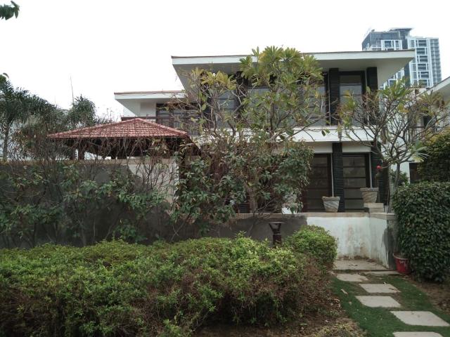 Rental | 3.5 BHK + Pooja Room,Servant Room,Study Room,Extra Room 290 Sq.Yd. Villa in Vipul Tatvam Villas