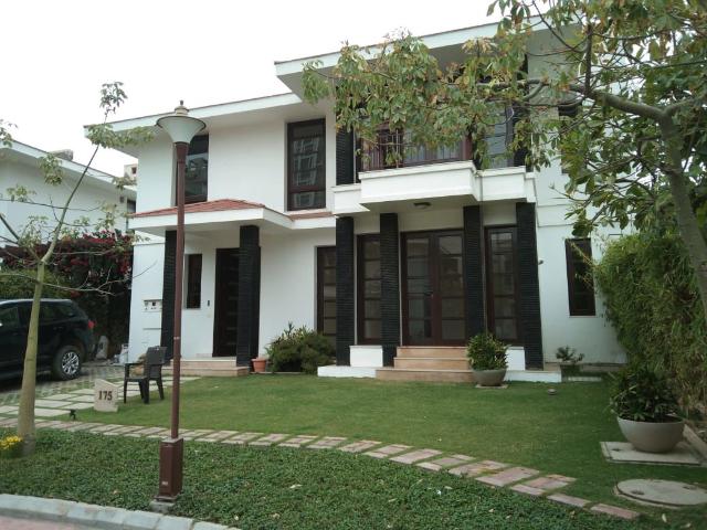 Rental | 3.5 BHK + Pooja Room,Servant Room,Study Room,Extra Room 290 Sq.Yd. Villa in Vipul Tatvam Villas