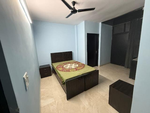 Rental | 3.5 BHK + Pooja Room,Servant Room,Study Room,Extra Room,Store Room 450 Sq.Mt. Villa in Sector 36