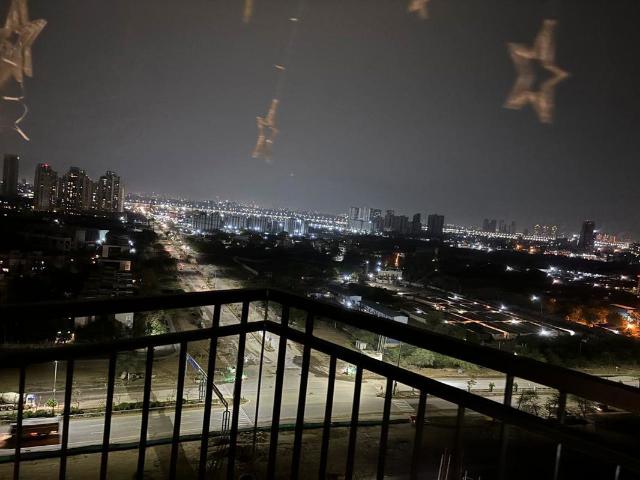 Rental | 3.5 BHK + Pooja Room,Servant Room,Study Room 2480 Sq.Ft. Apartment in Unitech The Close North