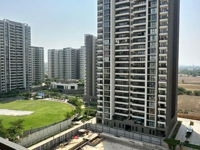 Rental | 3.5 BHK + Pooja Room 2343 Sq.Ft. Apartment in Sobha City Gurgaon