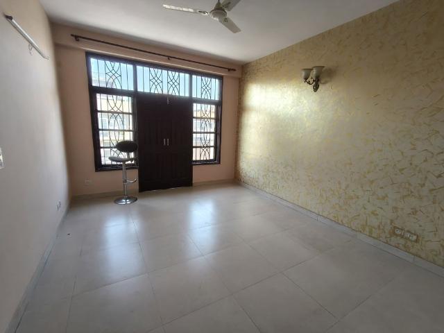 Rental | 3.5 BHK + Pooja Room 3500 Sq.Ft. Apartment in Unitech Deerwood Chase