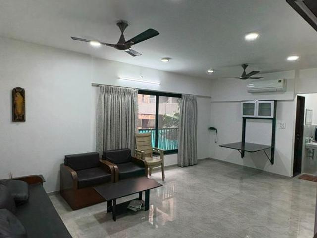 Rental | 3.5 BHK + Prayer Room,Servant Room 1800 Sq.Ft. Apartment in ASTHA Apartments