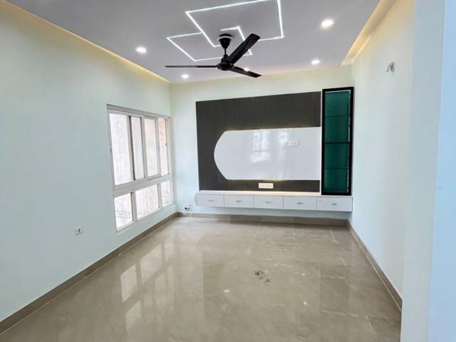 Rental | 3.5 BHK + Prayer Room,Servant Room,Study Room,Extra Room,Basement,Store Room 1800 Sq.Ft. Apartment in UPAVP Ganga Yamuna And Hindon Enclave