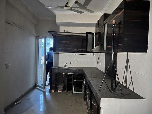 Rental | 3.5 BHK + Servant Room 1685 Sq.Ft. Apartment in Paramount Floraville
