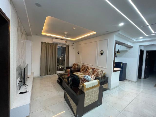 Rental | 3.5 BHK + Servant Room 1750 Sq.Ft. Apartment in Gomti Nagar
