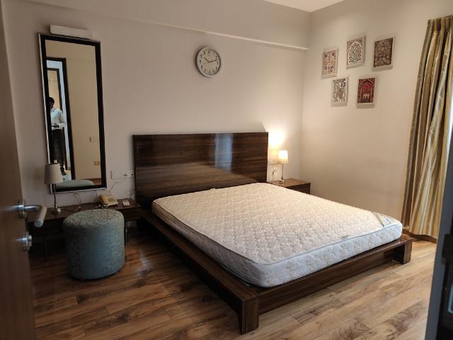 Rental | 3.5 BHK + Servant Room 1700 Sq.Ft. Apartment in Sky View Apartment