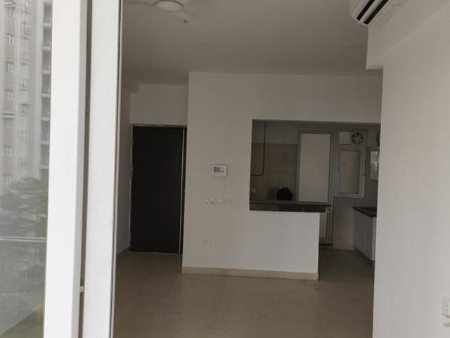 Rental | 3.5 BHK + Servant Room 1895 Sq.Ft. Apartment in Microtek Greenburg