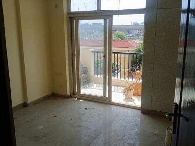 Rental | 3.5 BHK + Servant Room 1835 Sq.Ft. Apartment in Amrapali Silicon City