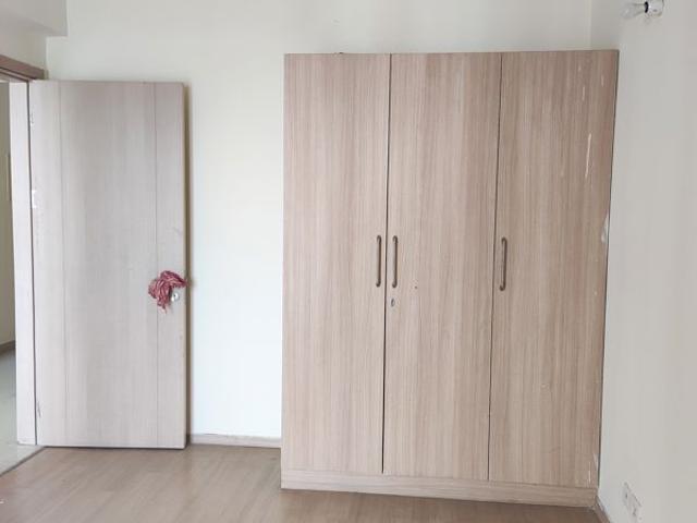 Rental | 3.5 BHK + Servant Room 1950 Sq.Ft. Apartment in DLF Express Greens
