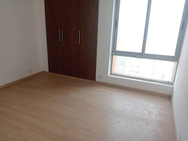 Rental | 3.5 BHK + Servant Room 1950 Sq.Ft. Apartment in Emaar The Palm Drive Palm Studios