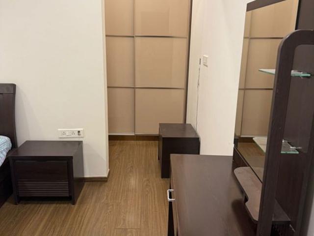 Rental | 3.5 BHK + Servant Room 1900 Sq.Ft. Apartment in K Raheja Vistas Premiere