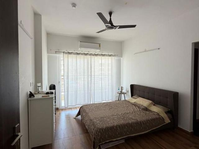 Rental | 3.5 BHK + Servant Room 1900 Sq.Ft. Apartment in Mahagun Moderne