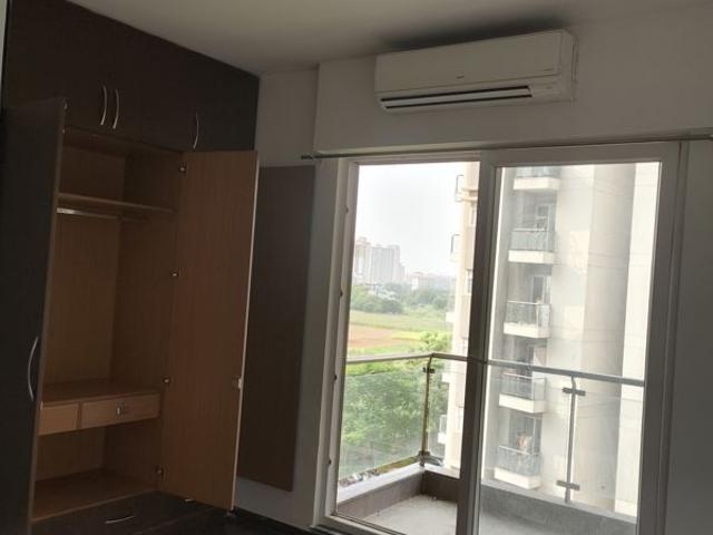 Rental | 3.5 BHK + Servant Room 1900 Sq.Ft. Apartment in Microtek Greenburg