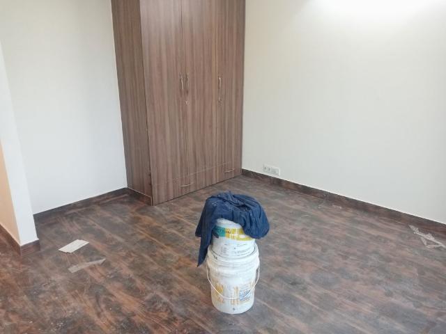 Rental | 3.5 BHK + Servant Room 2090 Sq.Ft. Apartment in Unitech Escape