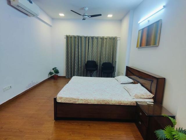 Rental | 3.5 BHK + Servant Room 2200 Sq.Ft. Apartment in Rohtas Presidential Tower