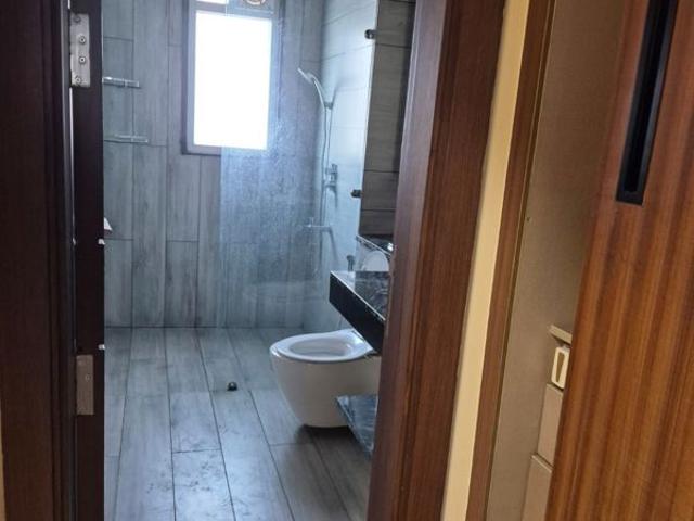 Rental | 3.5 BHK + Servant Room 3011 Sq.Ft. Apartment in DLF Beverly Park II