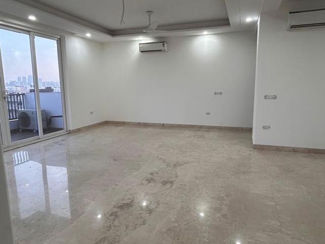 Rental | 3.5 BHK + Servant Room 3100 Sq.Ft. Apartment in Sector 52
