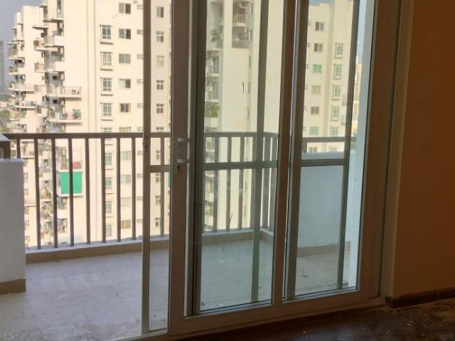 Rental | 3.5 BHK + Servant Room 3300 Sq.Ft. Apartment in Emaar The Palm Drive The Sky Terraces