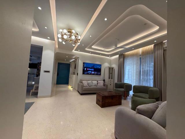 Rental | 3.5 BHK + Servant Room,Extra Room 1900 Sq.Ft. Apartment in Unitech Fresco