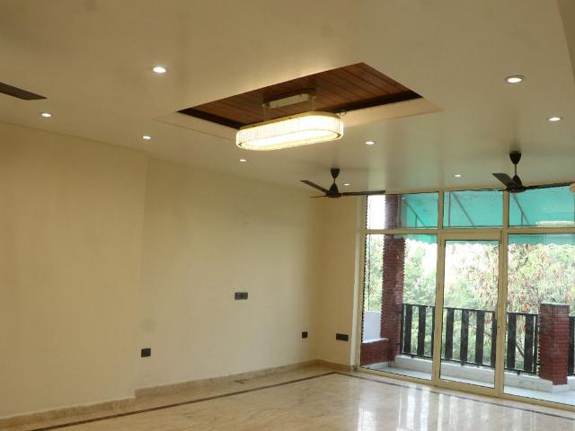 Rental | 3.5 BHK + Servant Room,Extra Room,Basement 250 Sq.Yd. Apartment in Anand Niketan