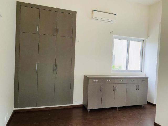 Rental | 3.5 BHK + Servant Room,Study Room 1650 Sq.Ft. Apartment in Emaar Emerald Floors Premier