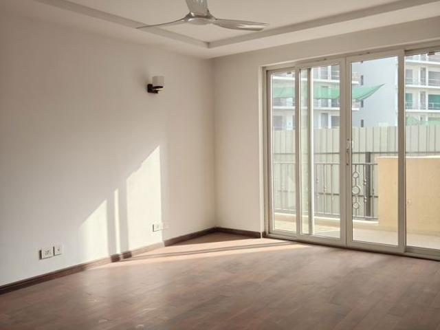 Rental | 3.5 BHK + Servant Room,Study Room 1650 Sq.Ft. Apartment in Emaar Emerald Floors Premier