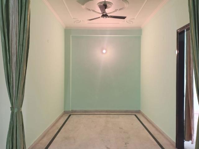 Rental | 3.5 BHK + Servant Room,Study Room 300 Sq.Mt. Villa in Sector 31