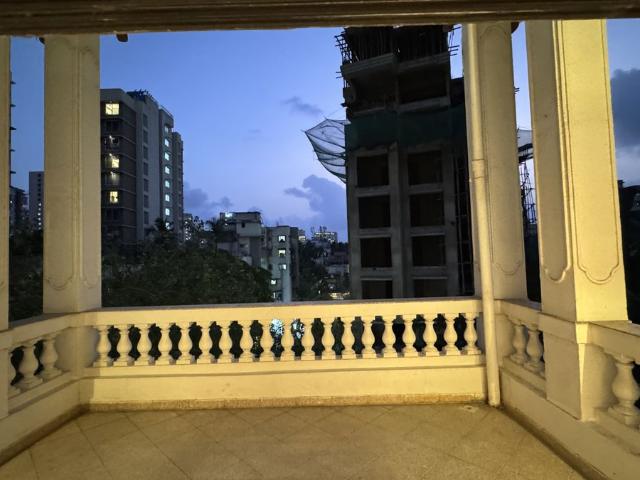 Rental | 3.5 BHK + Servant Room,Store Room 1800 Sq.Ft. Villa in Khar West