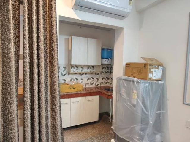 Rental | 3.5 BHK + Servant Room,Store Room 2100 Sq.Ft. Apartment in Oasis Apartments