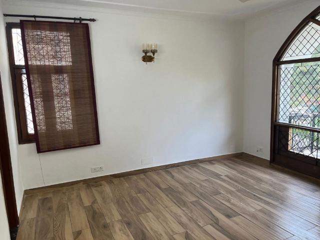 Rental | 3.5 BHK + Store Room 250 Sq.Mt. Independent House in RWA Apartments Sector 40