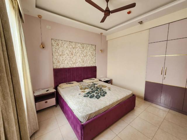 Rental | 3.5 BHK + Store Room 2050 Sq.Ft. Apartment in G Corp The Icon