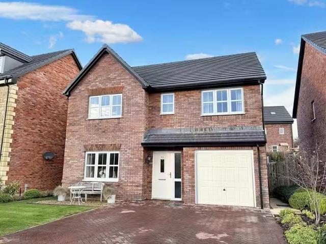 For Rent! 3 BA 4 bedroom detached house for rent in 43 Casshow.