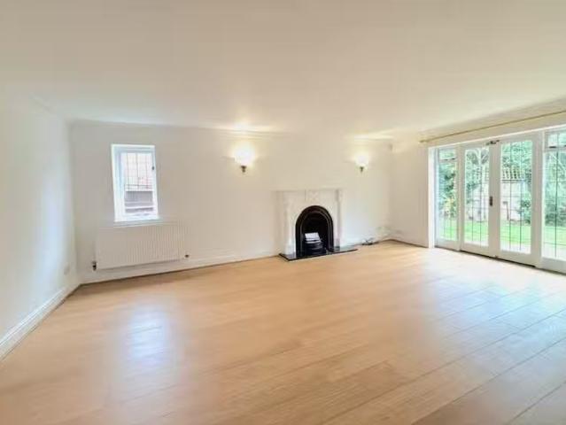 Rental! 3 BA 5 bedroom house for rent in Richardson Crescent.