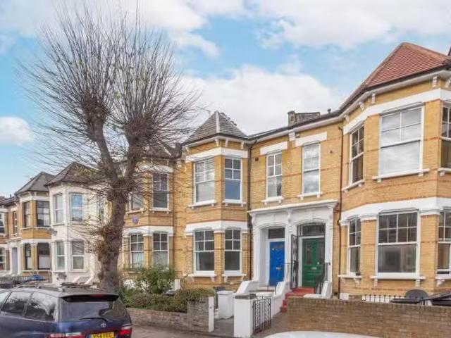 Just in! 3 BA 5 bedroom terraced house for rent in Thistlewait.