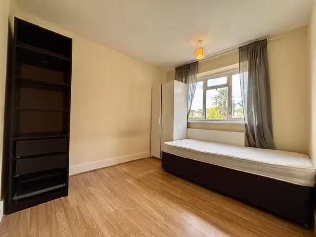 Just in! 3 BA 1 bedroom house share for rent in Beck Lane, BR3