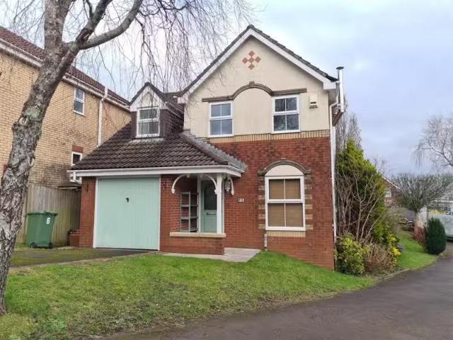 Nice 3 BA 3 bedroom detached house for rent in Badham Close, C.