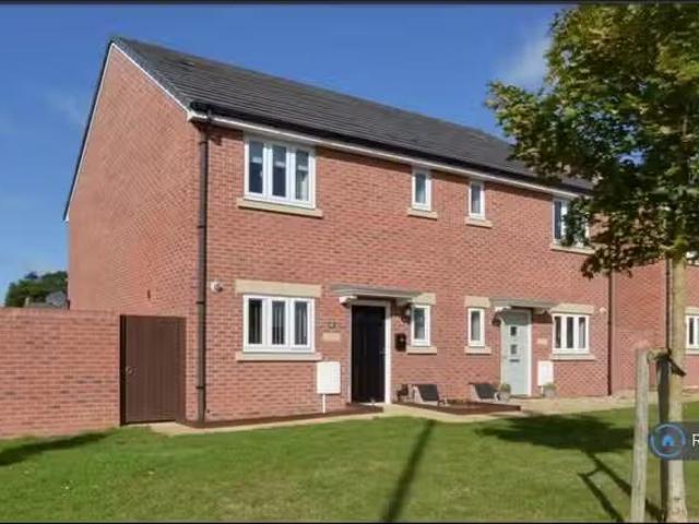 Nice 3 BA 3 bedroom semi detached house for rent in Leap Gate.