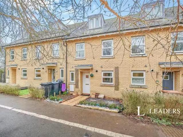 For Rent! 3 BA 3 bedroom terraced house for rent in Cavell Cou.
