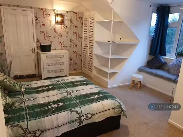 New 3 bedroom maisonette for rent in Queens Park South Drive.