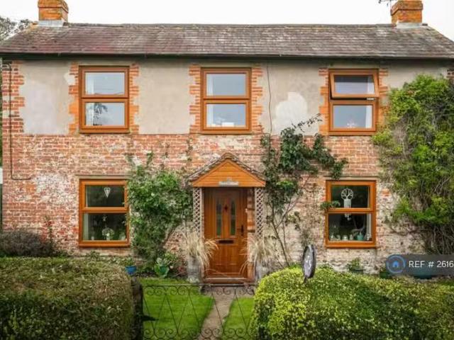 Cozy 3 bedroom detached house for rent in Sherrington, Sherrin.