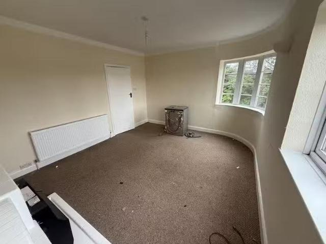 Cheap 3 bedroom flat for rent in Springfield Court, Stratford.