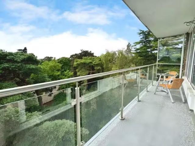 Rental! 3 bedroom flat for rent in The Avenue, Poole, Dorset.